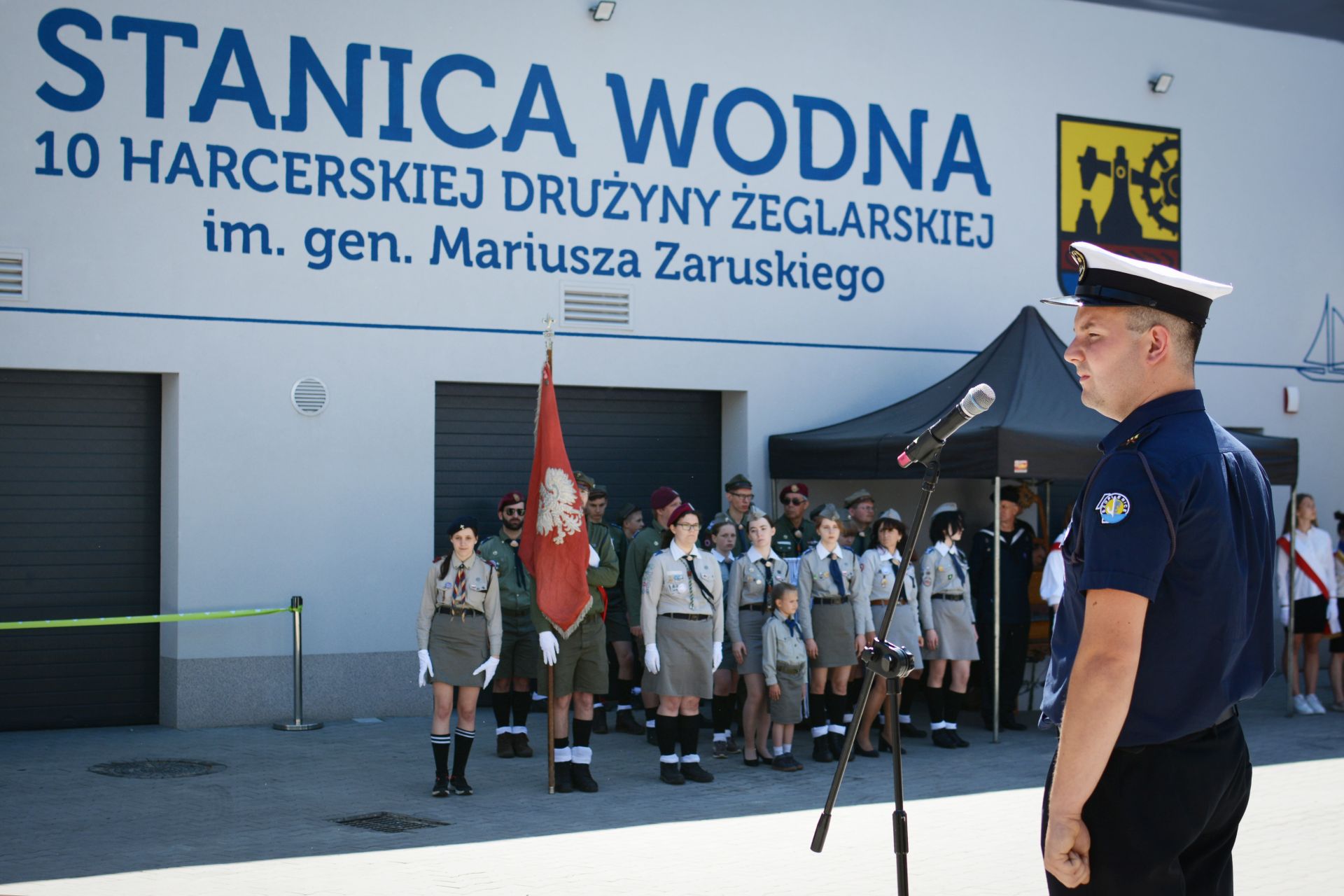 Fot. Maja Ostrowska-Lindner/WKATOWICACH.eu. Otwarcie stanicy wodnej odbyło się w czasie uroczystego harcerskiego apelu pod przewodnictwem phm. Filipa Bałazego, drużynowego 10. Harcerskiej Drużyny Żeglarskiej