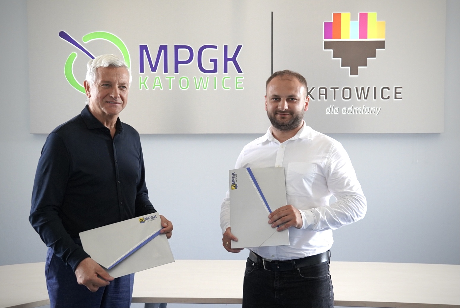 podpisanie umowy pomiędzy MPGK a wykonawcą farmy fotowoltaicznej