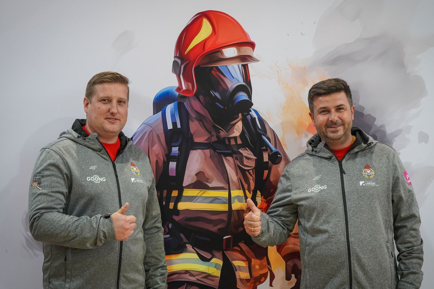 strażacy Dariusz Steuer z KM PSP Gliwice i Sebastian Lubaś z KM PSP Katowice