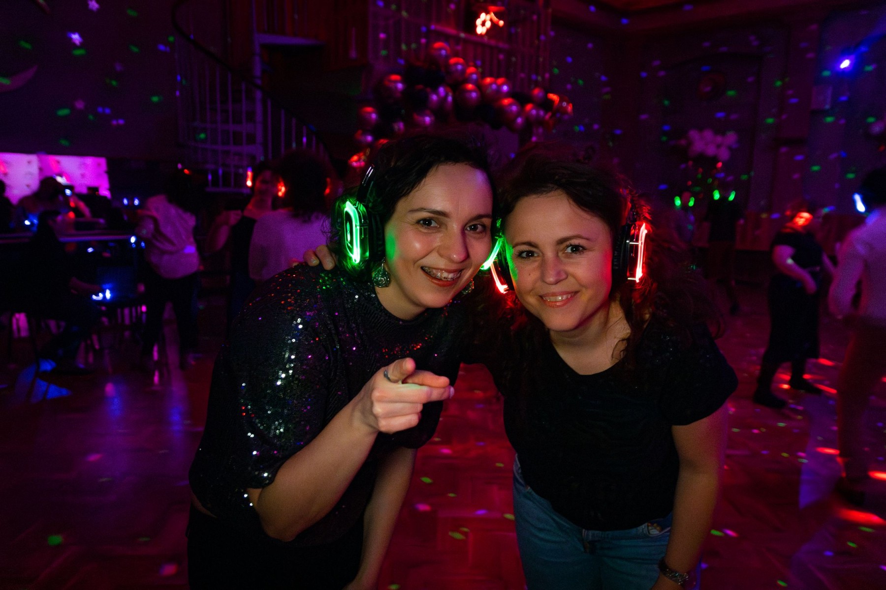 kobiety na silent disco w katowicach