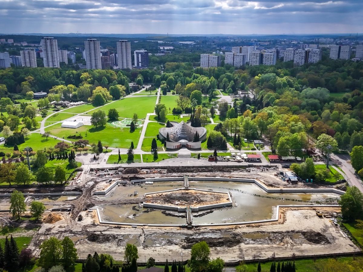 Kanał Regatowy z góry prace remontowe w Parku Śląskim