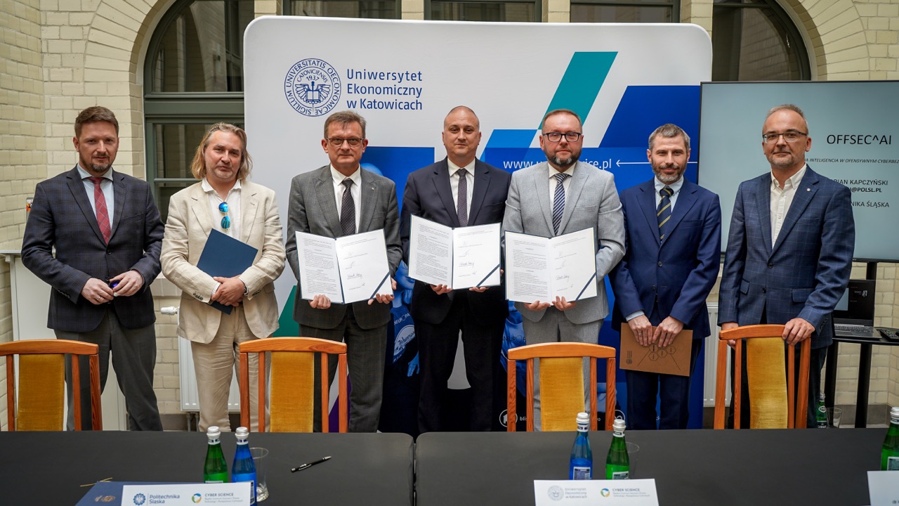 podpisanie umowy między Cyber Science i Łukasiewicz-EMAG
