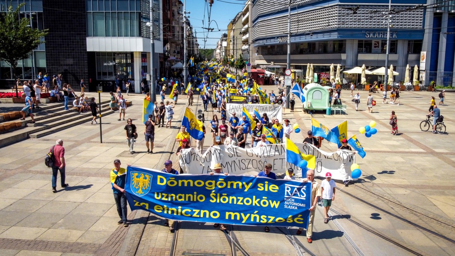 marsz autonomii śląska na katowickim rynku