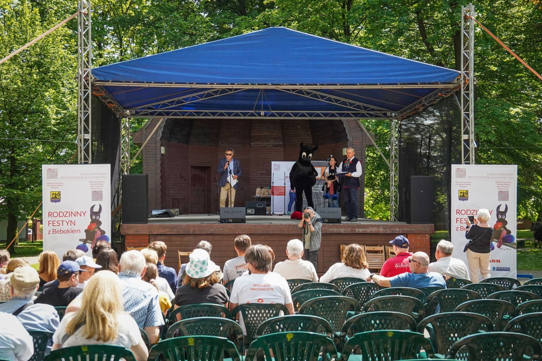 scena w parku giszowieckim