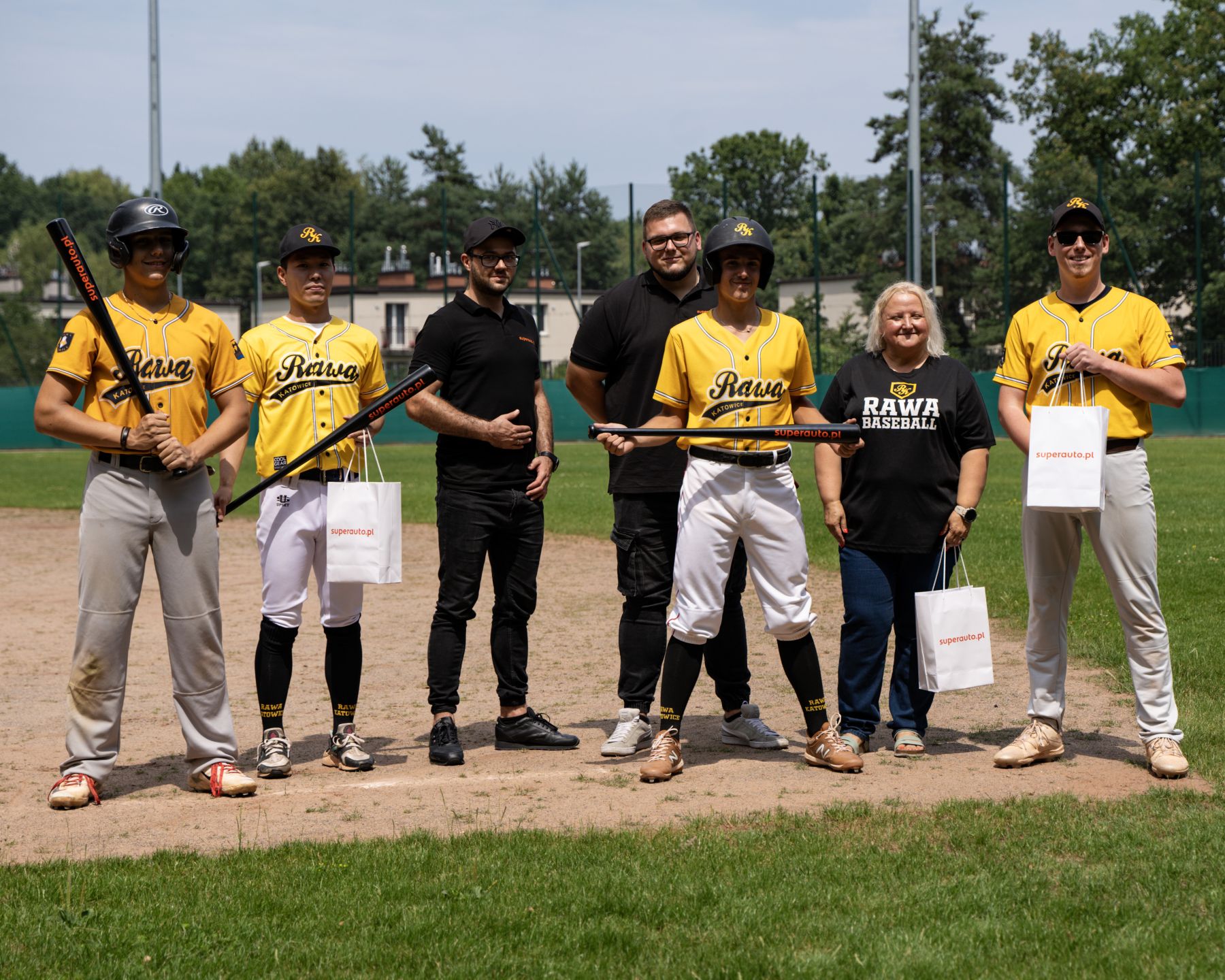 baseballiści rawa katowice ze sponsorami