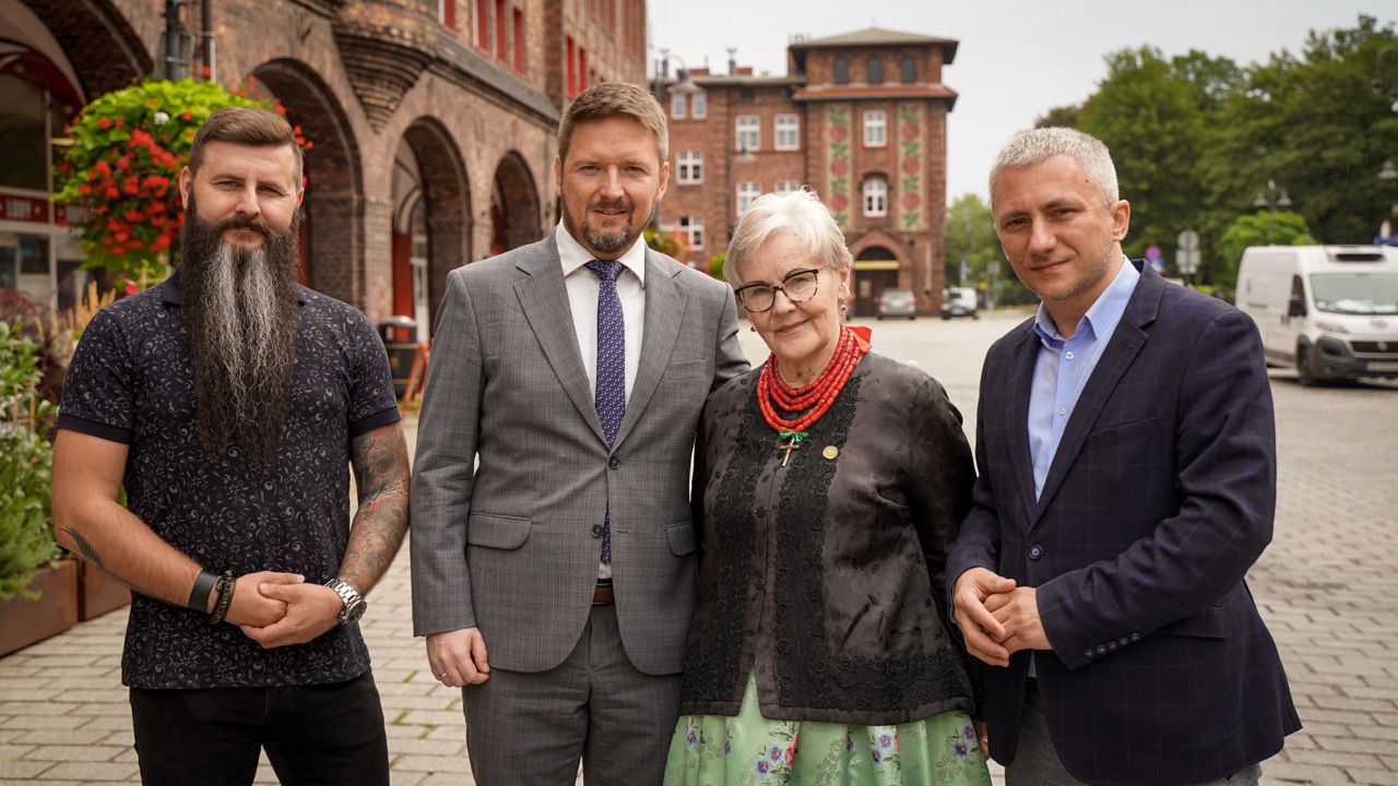 Radosław Palacz, Maciej Biskupski, Helena Leśniowska i Łukasz Ściebiorowski na Nikiszowcu