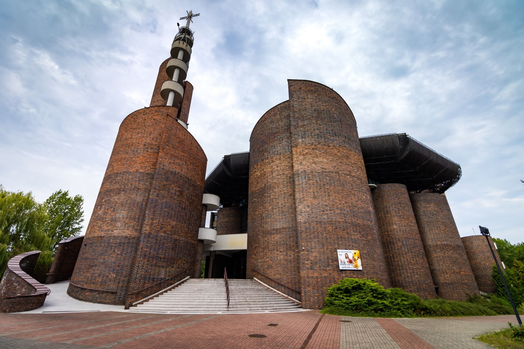 kościół na osiedlu tysiąclecia w katowicach