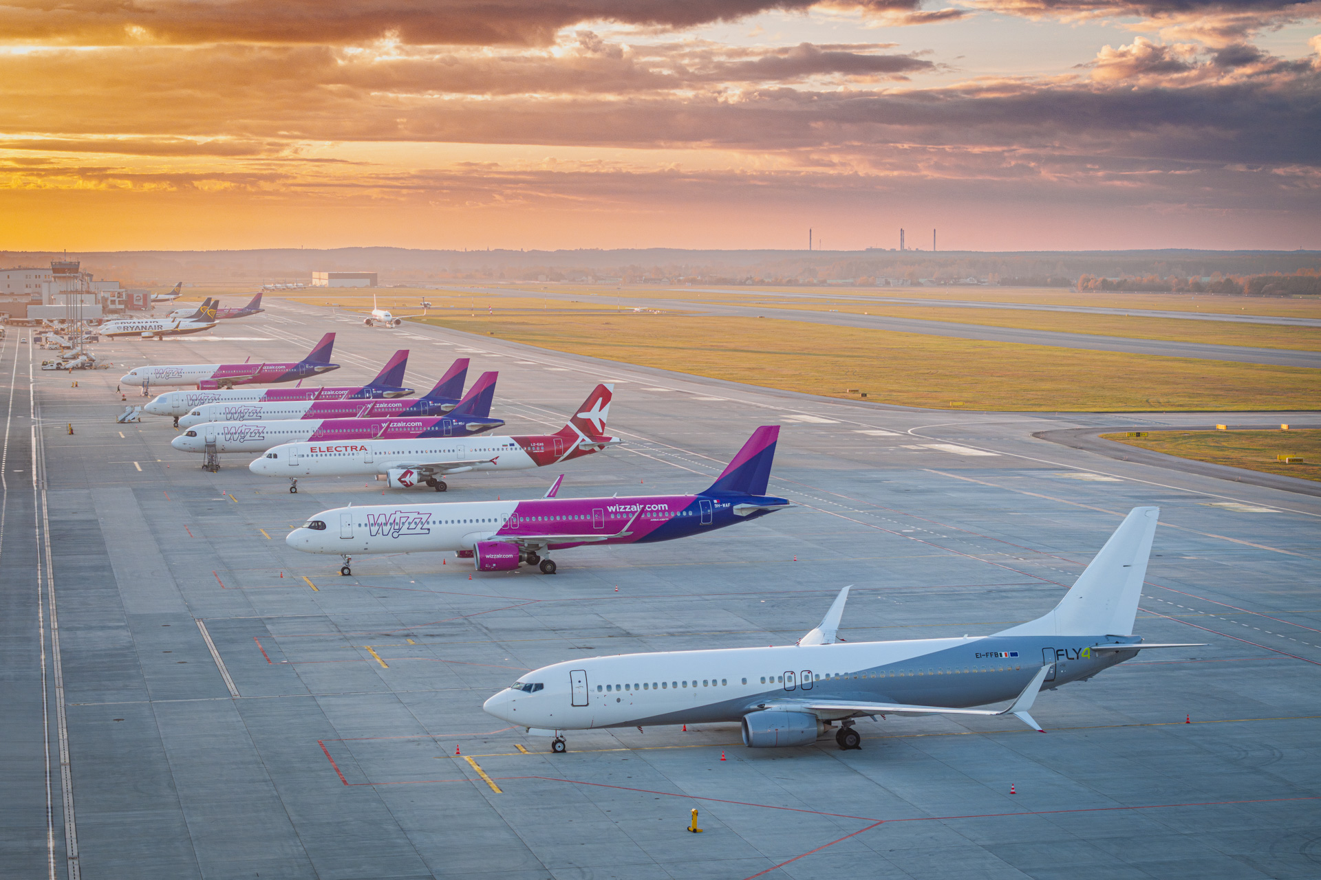 samoloty na płycie postojowej katowice airport