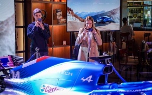 Bolid F1 jest już w salonie Alpine Katowice (8)