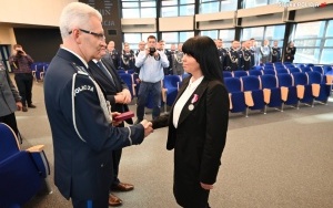 Wręczenie odznaczeń dla policjantów w Komendzie Wojewódzkiej Policji w Katowicach (7)