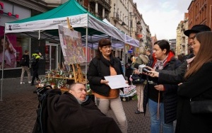 Zbiórka podpisów pod projektem ustawy na ulicy Stawowej w Katowicach (11)