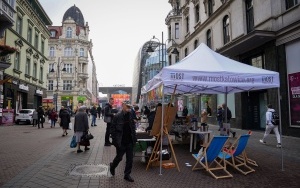 Zbiórka podpisów pod projektem ustawy na ulicy Stawowej w Katowicach (1)