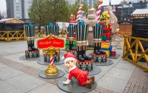 Jarmark Bożonarodzeniowy w Katowicach: trwa rozstawianie dekoracji [14.11.2022] (9)