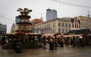 Ruszył Jarmark Bożonarodzeniowy na rynku w Katowicach (2)