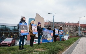 Protest Stowarzyszenia Otwarte Klatki przed Lidlem w Katowicach (5)