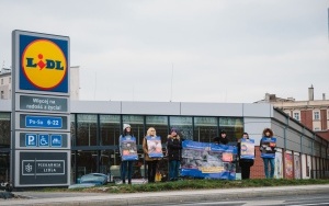 Protest Stowarzyszenia Otwarte Klatki przed Lidlem w Katowicach (6)