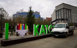 Trzy choinki znalazły swoje miejsce na rynku w Katowicach (7)
