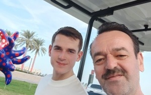 Jakub Kamiński ze swoim tatą w Katarze (2)