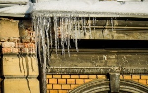 Niebezpieczna zima. Strażacy interweniują w Katowicach (1)