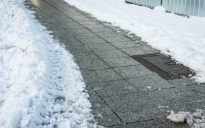 Odśnieżanie chodników w Katowicach. Kto jest za nie odpowiedzialny? (2)