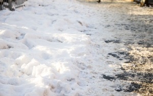 Odśnieżanie chodników w Katowicach. Kto jest za nie odpowiedzialny? (13)