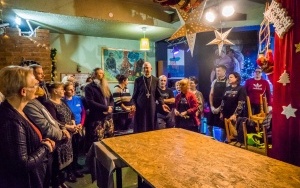 Arcybiskup Adrian Galbas wziął udział w akcji Zupy w Kato (2)