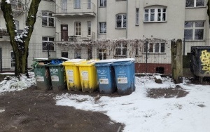 Porzucone odpady w pobliżu torów przy ul. Mikołowskiej 7 (15)
