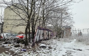 Porzucone odpady w pobliżu torów przy ul. Mikołowskiej 7 (14)