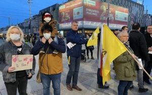 Ukraińcy manifestowali na rynku w Katowicach (10)