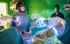 Operacja przy użyciu robota VERSIUS w UCK SUM w Katowicach (9)