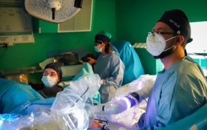 Operacja przy użyciu robota VERSIUS w UCK SUM w Katowicach (15)