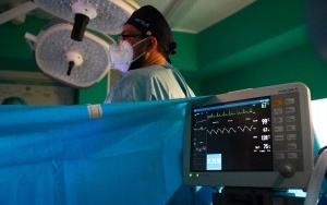 Operacja przy użyciu robota VERSIUS w UCK SUM w Katowicach (18)