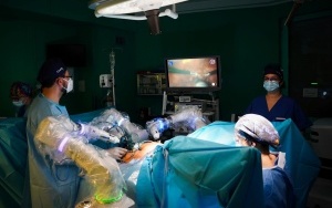 Operacja przy użyciu robota VERSIUS w UCK SUM w Katowicach (20)