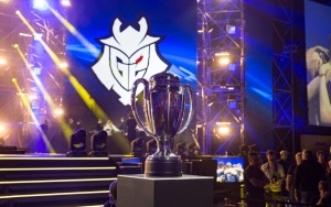 Prezydent Katowic wniósł puchar podczas finału Intel Extreme Masters (7)