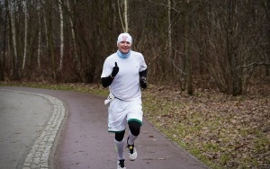 IX Bieg Fundacji Śląskie Anioły. Charytatywny bieg i marsz nordic walking ze skrzydłami  (10)