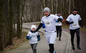 IX Bieg Fundacji Śląskie Anioły. Charytatywny bieg i marsz nordic walking ze skrzydłami  (5)