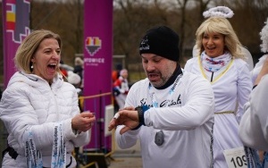 IX Bieg Fundacji Śląskie Anioły. Charytatywny bieg i marsz nordic walking ze skrzydłami  (16)