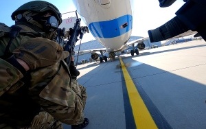 Ćwiczenia kontrterrorystyczne w Katowice Airport (7)