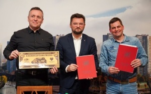Podpisanie umowy na organizację American Cars Mania w Katowicach (14)