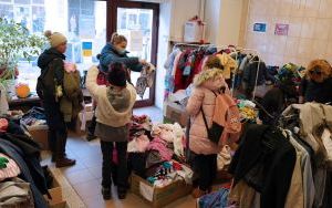 Katowice: Ubrania dla potrzebujących Ukraińców czekają na odbiór (1)