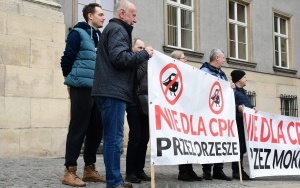 Protest przed Śląskim Urzędem Wojewódzkim w sprawie CPK [Marzec 2023] (7)