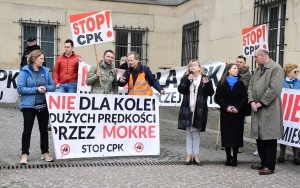 Protest przed Śląskim Urzędem Wojewódzkim w sprawie CPK [Marzec 2023] (2)