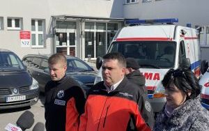 Przekazanie karetek WPR w Katowicach na Ukrainę (13)