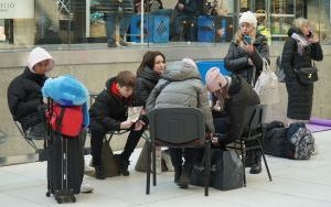 Obywatele Ukrainy na dworcu PKP w Katowicach (7)