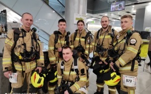Strażacy z Szopienic na Sky Tower Run 2023 (10)