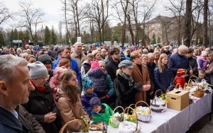 Święcenie potraw wielkanocnych w Bazylice Św. Ludwika Króla i Wniebowzięcia NMP w Katowicach (4)