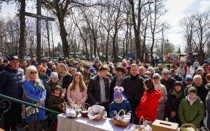 Święcenie potraw wielkanocnych w Bazylice Św. Ludwika Króla i Wniebowzięcia NMP w Katowicach (12)