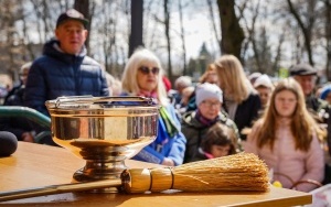 Święcenie potraw wielkanocnych w Bazylice Św. Ludwika Króla i Wniebowzięcia NMP w Katowicach (13)