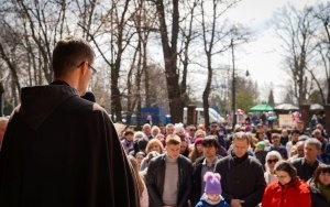 Święcenie potraw wielkanocnych w Bazylice Św. Ludwika Króla i Wniebowzięcia NMP w Katowicach (16)