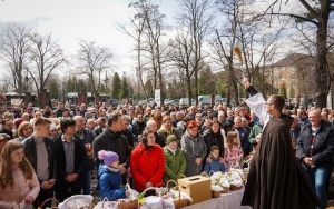 Święcenie potraw wielkanocnych w Bazylice Św. Ludwika Króla i Wniebowzięcia NMP w Katowicach (19)